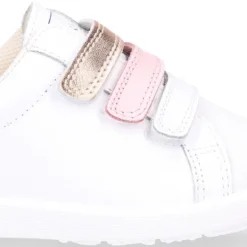 Deportiva niña sin cordones con triple cierre adherente combinado en piel lavable.