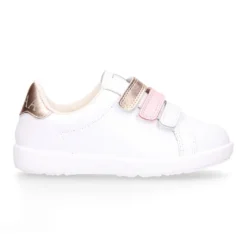 Deportiva niña sin cordones con triple cierre adherente combinado en piel lavable.