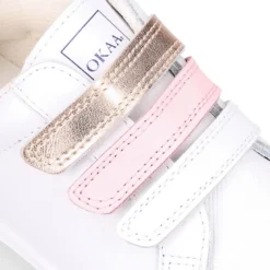 Deportiva niña sin cordones con triple cierre adherente combinado en piel lavable.