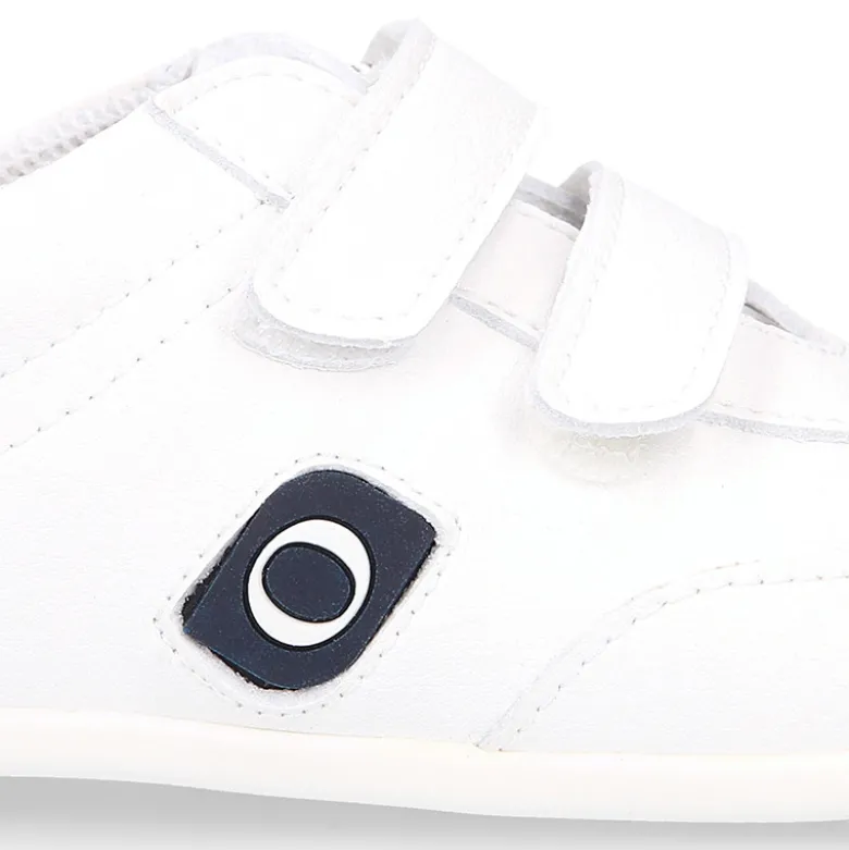 Deportiva niño OKAA FLEX sin cordones y drop cero en color Blanco.