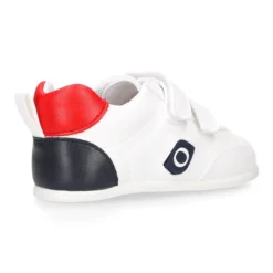 Deportiva niño OKAA FLEX sin cordones y drop cero en color Blanco.