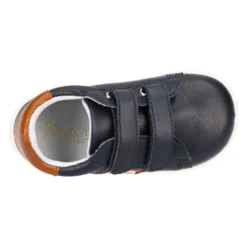 Deportiva niño OKAA FLEX sin cordones en color azul marino con cuero.