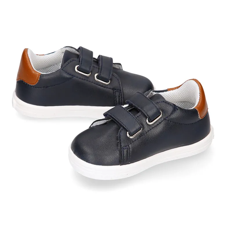 Deportiva niño OKAA FLEX sin cordones en color azul marino con cuero.