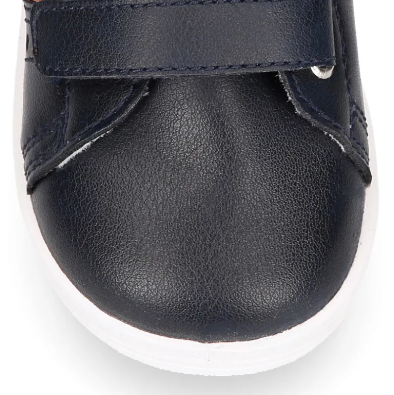 Deportiva niño OKAA FLEX sin cordones en color azul marino con cuero.