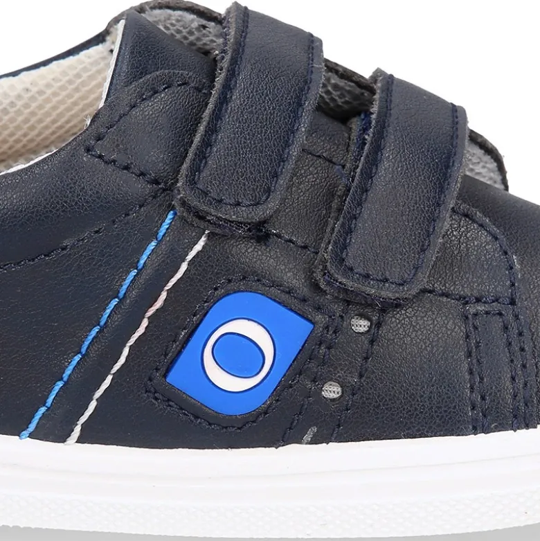 Deportiva niño OKAA FLEX sin cordones en color azul marino.
