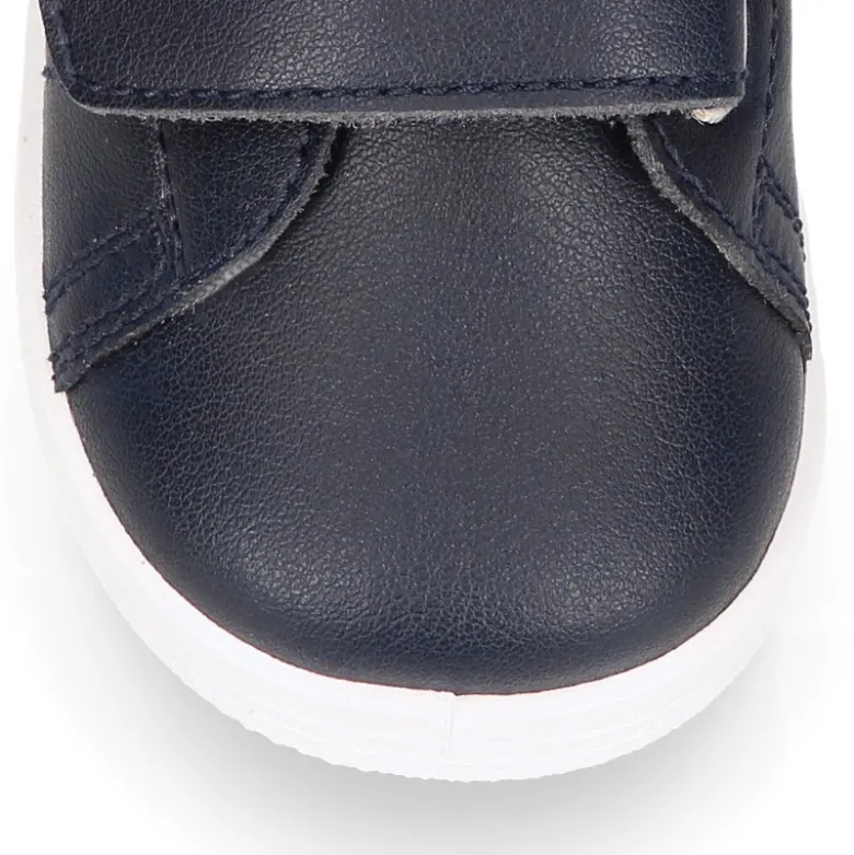 Deportiva niño OKAA FLEX sin cordones en color azul marino.
