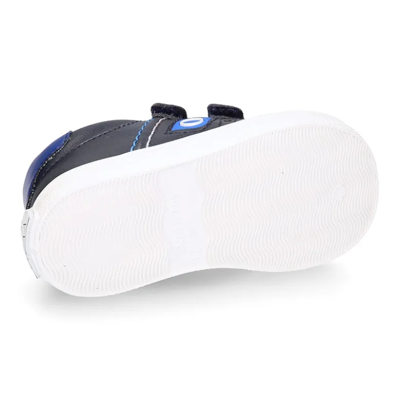 Deportiva niño OKAA FLEX sin cordones en color azul marino.