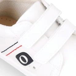 Deportiva niño OKAA FLEX sin cordones en color Blanco.