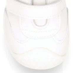Deportiva niño OKAA FLEX sin cordones y puntera en color Blanco.