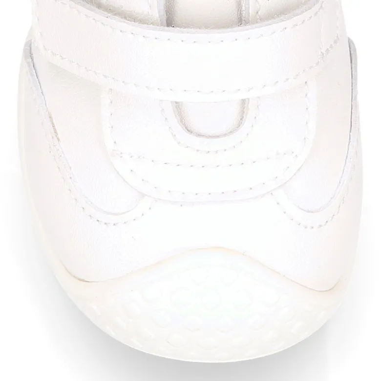 Deportiva niño OKAA FLEX sin cordones y puntera en color Blanco.