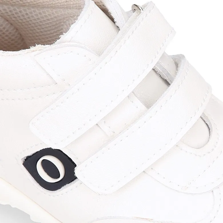 Deportiva niño OKAA FLEX sin cordones y puntera en color Blanco.