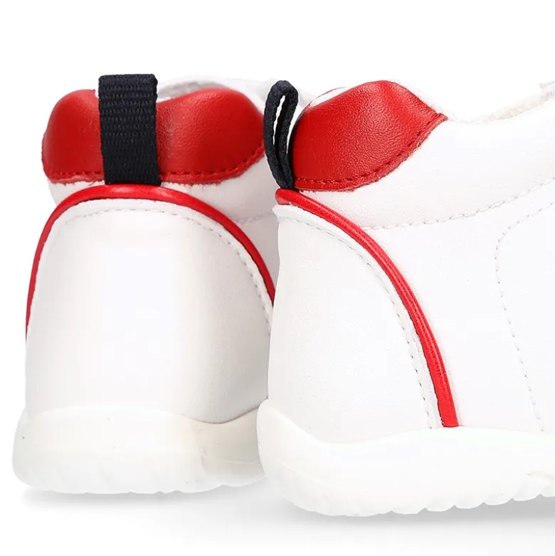 Deportiva niño OKAA FLEX sin cordones y puntera en color Blanco.