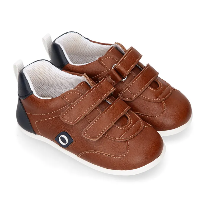 Deportiva niño respetuosa OKAA FLEX sin cordones y drop cero en color Cuero.