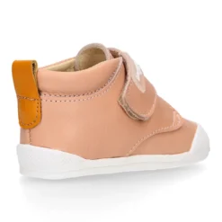 Deportiva niños Blanditos by Crio’s sin cordones en piel.