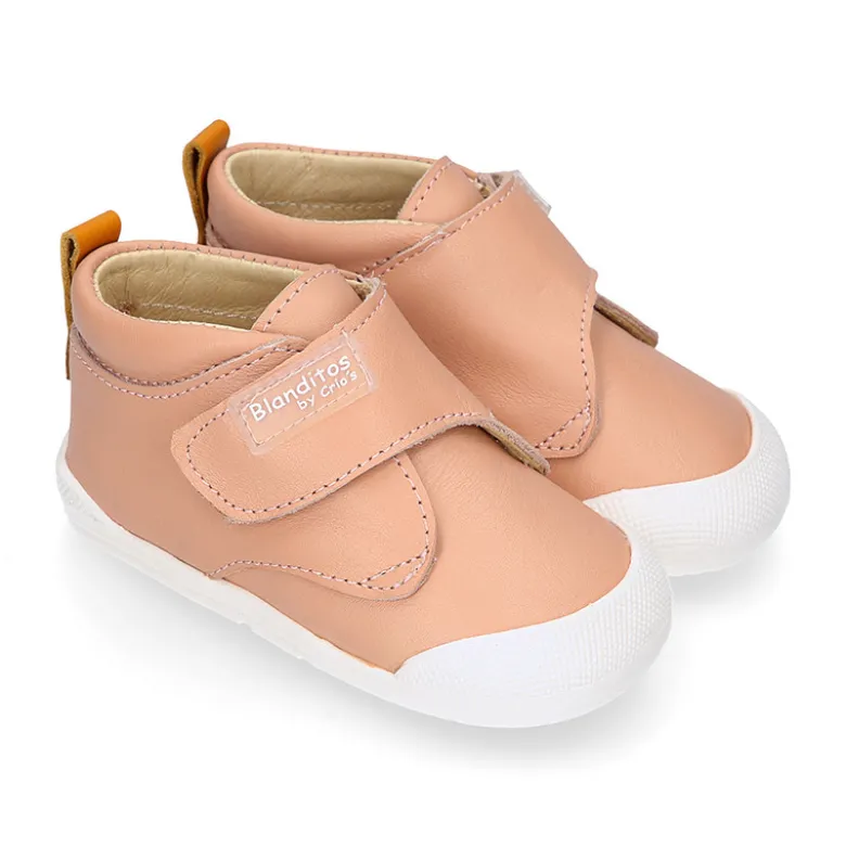 Deportiva niños Blanditos by Crio’s sin cordones en piel.