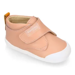 Deportiva niños Blanditos by Crio’s sin cordones en piel.