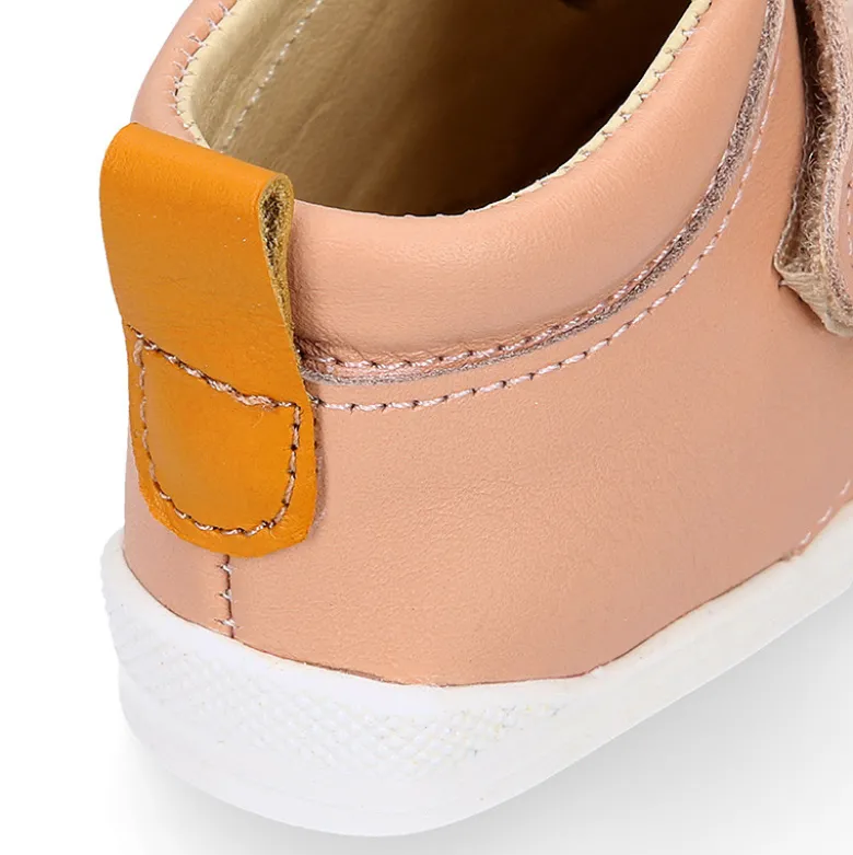 Deportiva niños Blanditos by Crio’s sin cordones en piel.