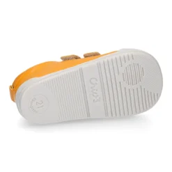 Deportiva niños colegial Blanditos by Crio’s sin cordones en piel yema.