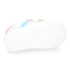 Deportiva niños Okaa Flex rayas laterales de colores. Modelo RESPETUOSO.