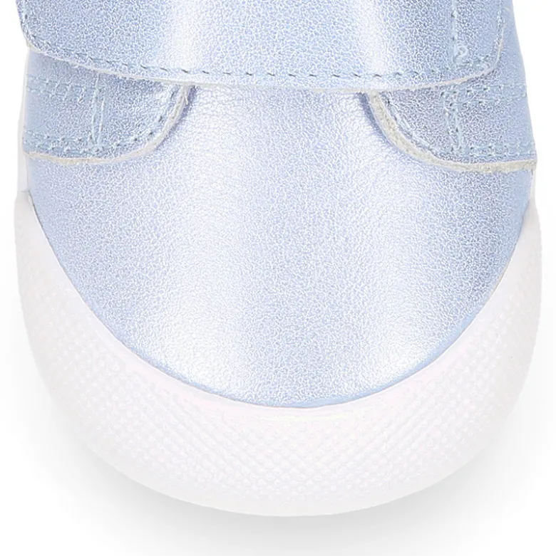 Deportivas niños Blanditos by Crio´s París sin cordones en piel laminada.