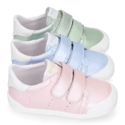 Deportivas niños Blanditos by Crio´s París sin cordones en piel laminada.