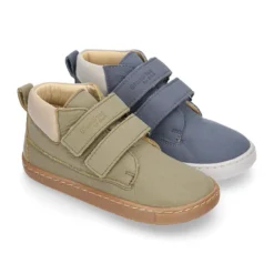 Deportivas niños tipo botitas de Blanditos by Crio´s en piel sin cordones.