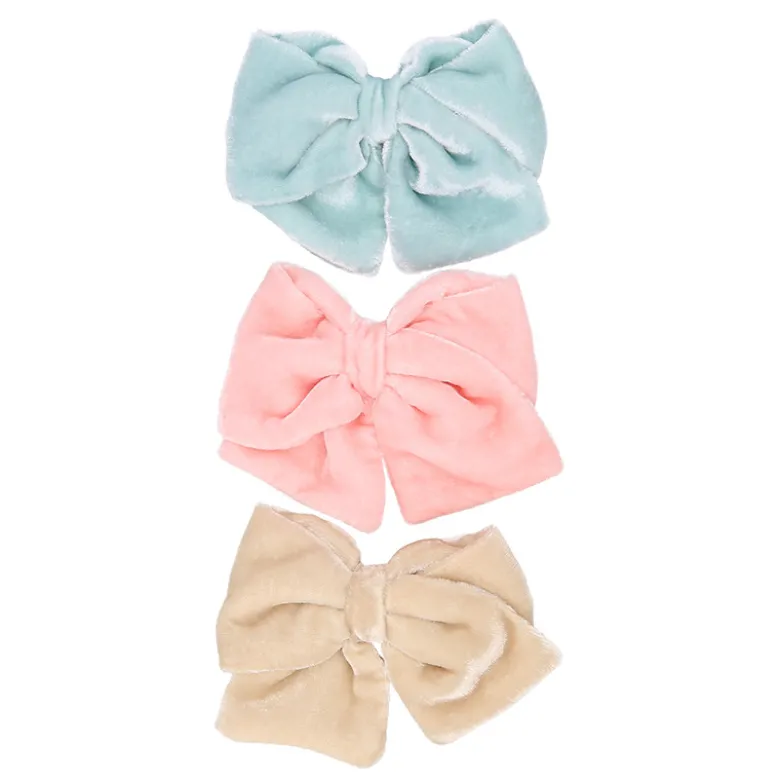 Lazo niña para pelo con pinza pico pato en terciopelo en colores pastel a juego con las merceditas.