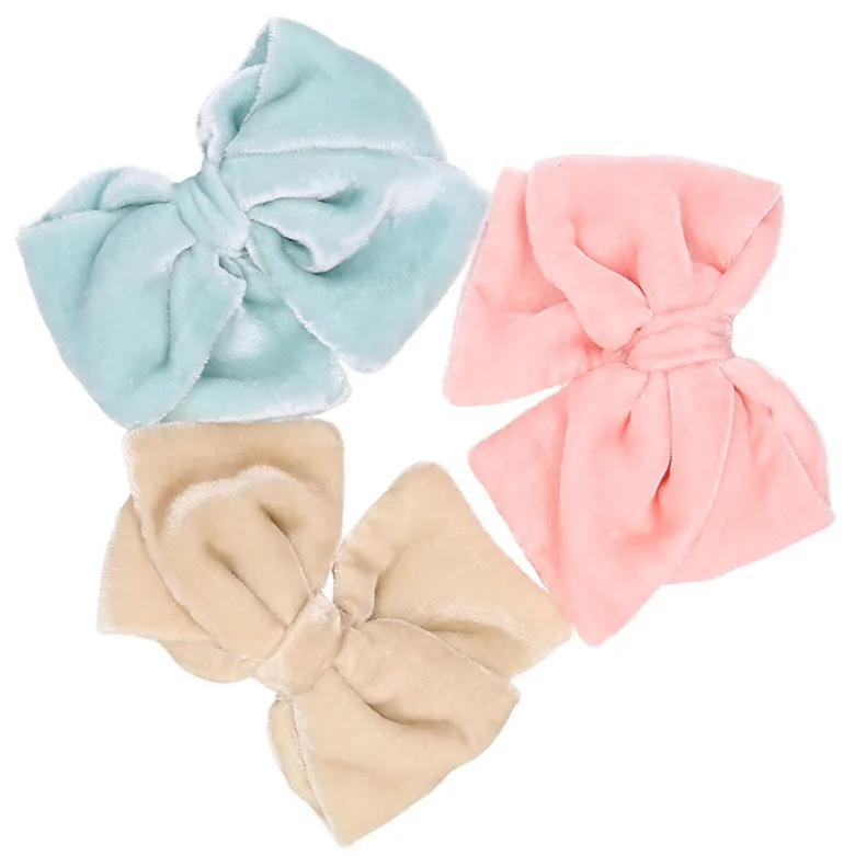 Lazo niña para pelo con pinza pico pato en terciopelo en colores pastel a juego con las merceditas.