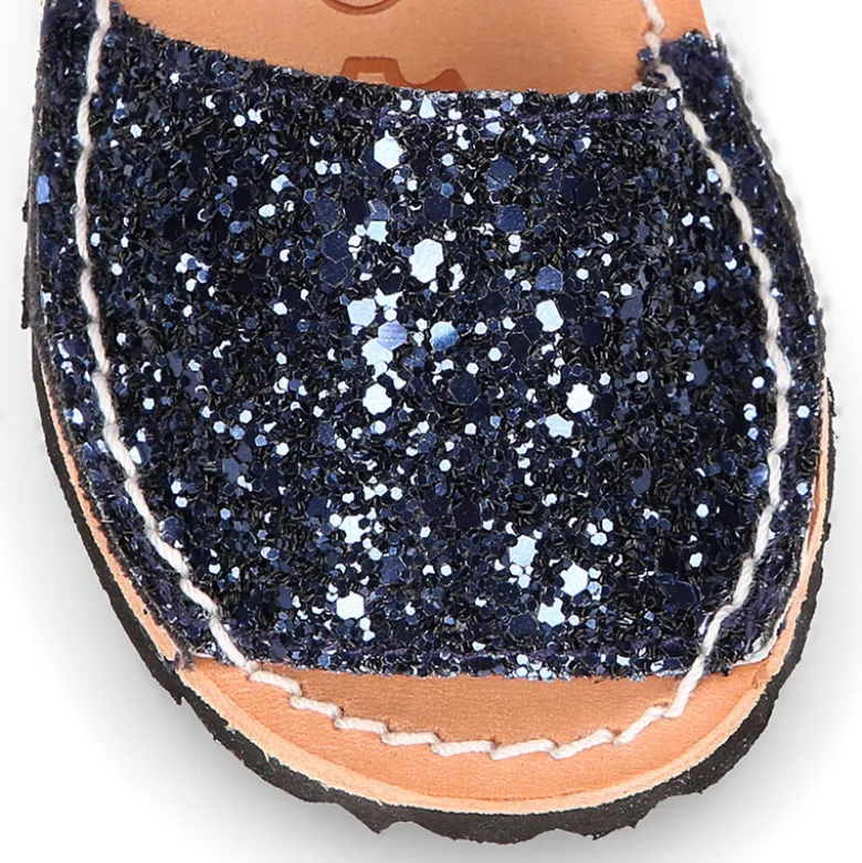 Menorquina con cierre adherente en piel con acabado GLITTER.