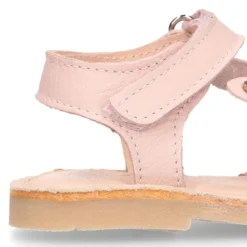 Menorquina CONEJITO ROSA en piel suave y suela flexible.
