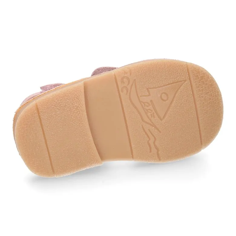 Menorquina CONEJITO ROSA en piel suave y suela flexible.