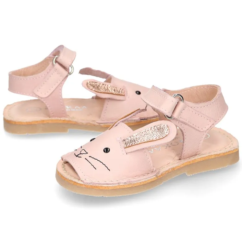 Menorquina CONEJITO ROSA en piel suave y suela flexible.