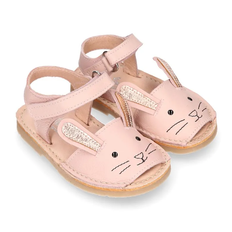 Menorquina CONEJITO ROSA en piel suave y suela flexible.