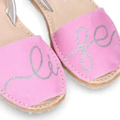 Menorquina niña Tira en piel ante combinada con diseño con LETRAS.