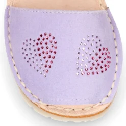 Menorquina niña Tira en piel ante lila con diseño con CORAZONES.