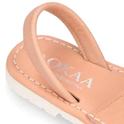 Menorquina niño con tira en piel NAPA SUAVE.