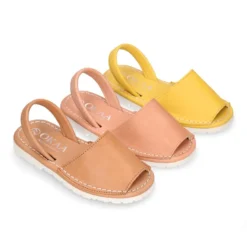 Menorquina niño con tira en piel NAPA SUAVE.