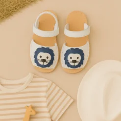 Menorquina niño LEÓN en piel suave y suela flexible.
