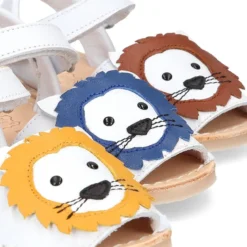 Menorquina niño LEÓN en piel suave y suela flexible.