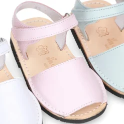 Menorquina niños cierre adherente en piel SUAVE y suela flexible.