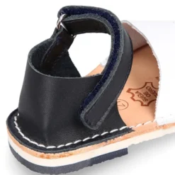 Menorquina niños combinada con talonera y cierre adherente en piel.