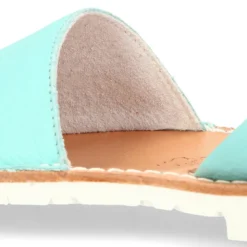 Menorquina niños Tira colores pasteles y suela blanca en Piel EXTRA SUAVE.