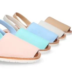 Menorquina niños Tira colores pasteles y suela blanca en Piel EXTRA SUAVE.