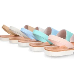 Menorquina niños Tira colores pasteles y suela blanca en Piel EXTRA SUAVE.