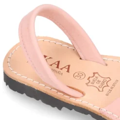 Menorquina niños tira en piel NOBUCK SUAVE en color rosa.