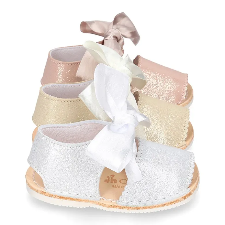 Menorquina tipo ANGELITO en piel metalizada y suela súper flexible.