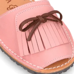 Menorquina Tira en Nobuck con flecos.