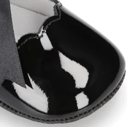 Mercedita bebé niña con lazo en piel charol NEGRO.