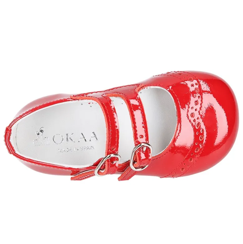 Mercedita clásica con doble hebilla y picados en piel charol ROJO.