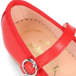 Mercedita clásica estilizada con hebilla en piel napa súper suave.